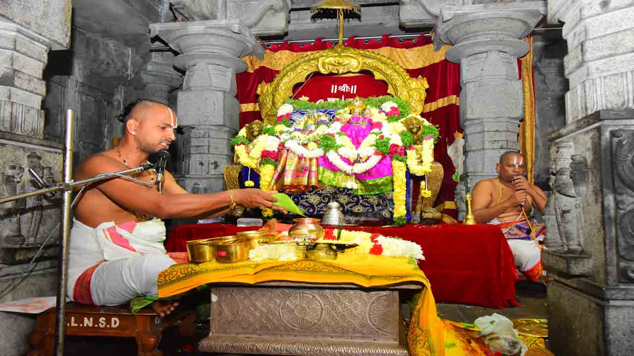 భక్తజన సంద్రం యాదాద్రి