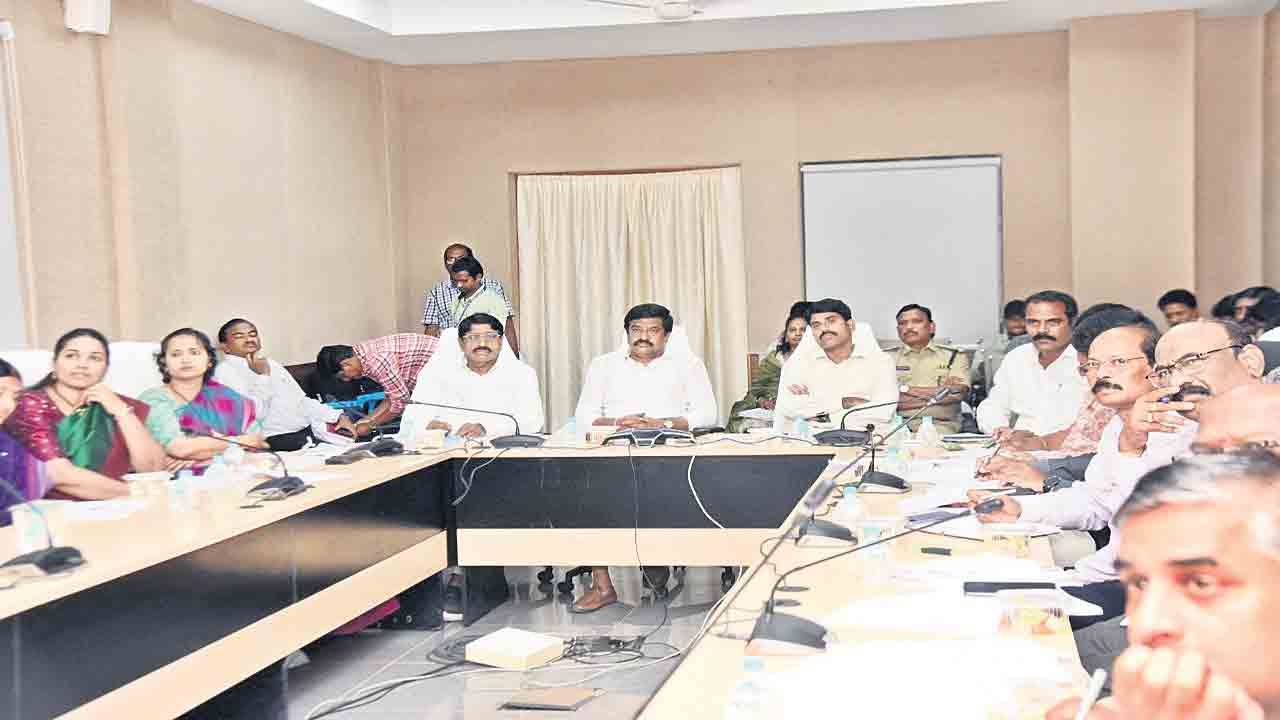 సమష్టి కృషితో ‘కంటి వెలుగు’ను విజయవంతం చేస్తాం