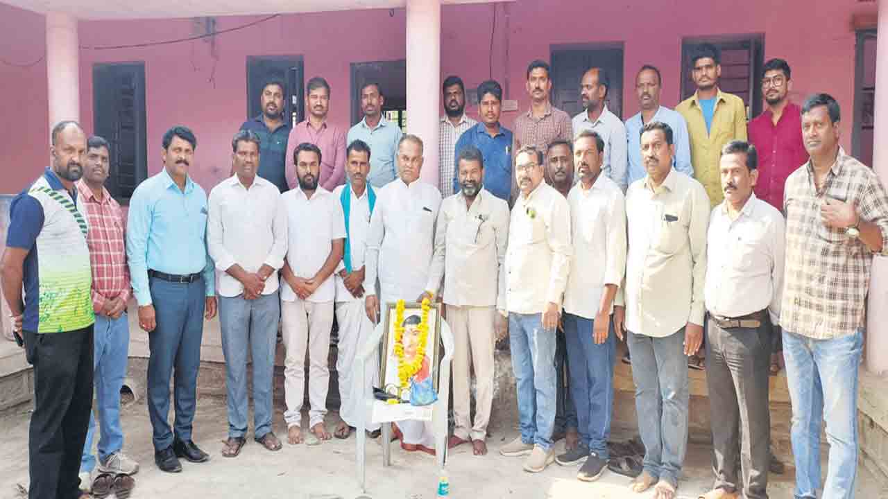 సావిత్రీబాయి ఫూలేకు ఘన నివాళి