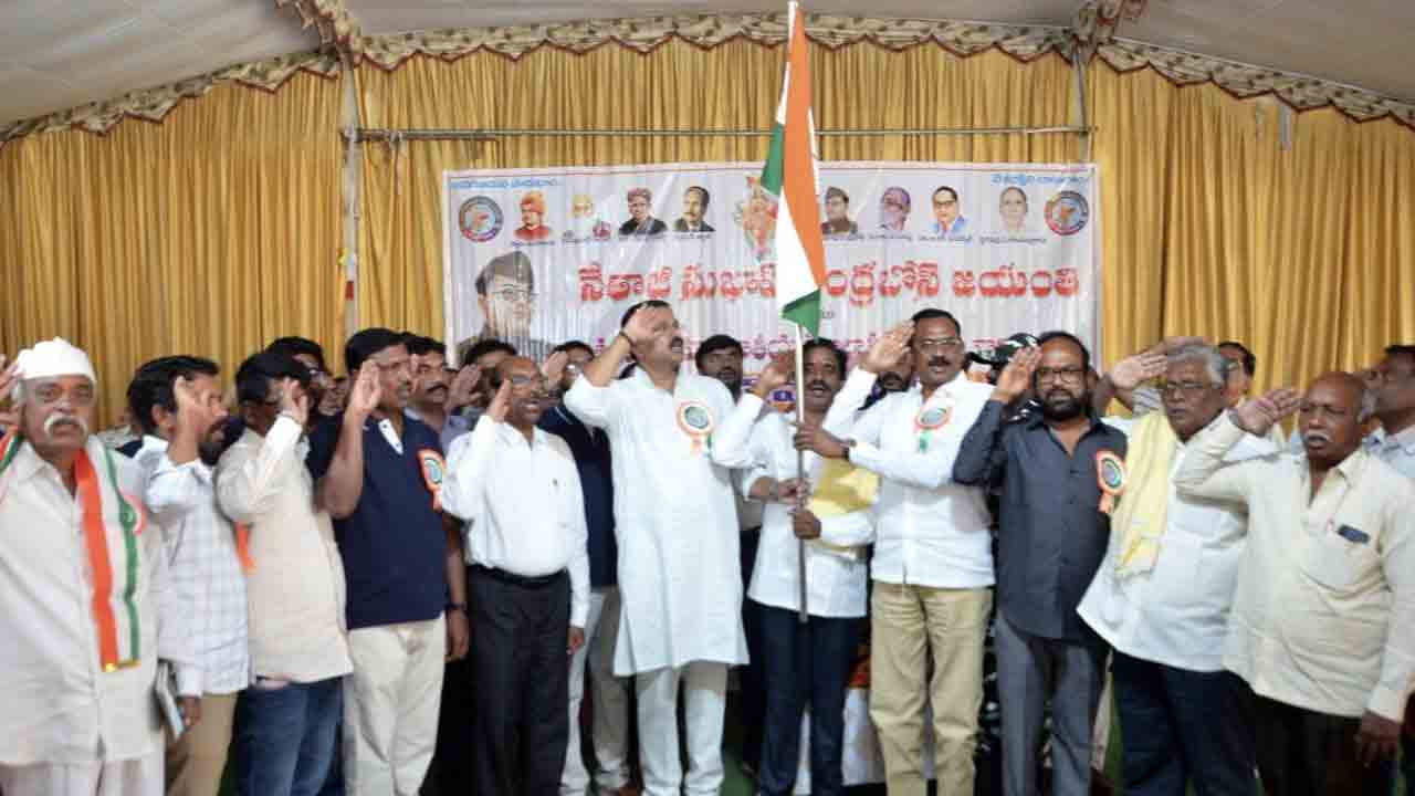 జాతీయ గీతాలాపన అ‘ద్వితీయం’