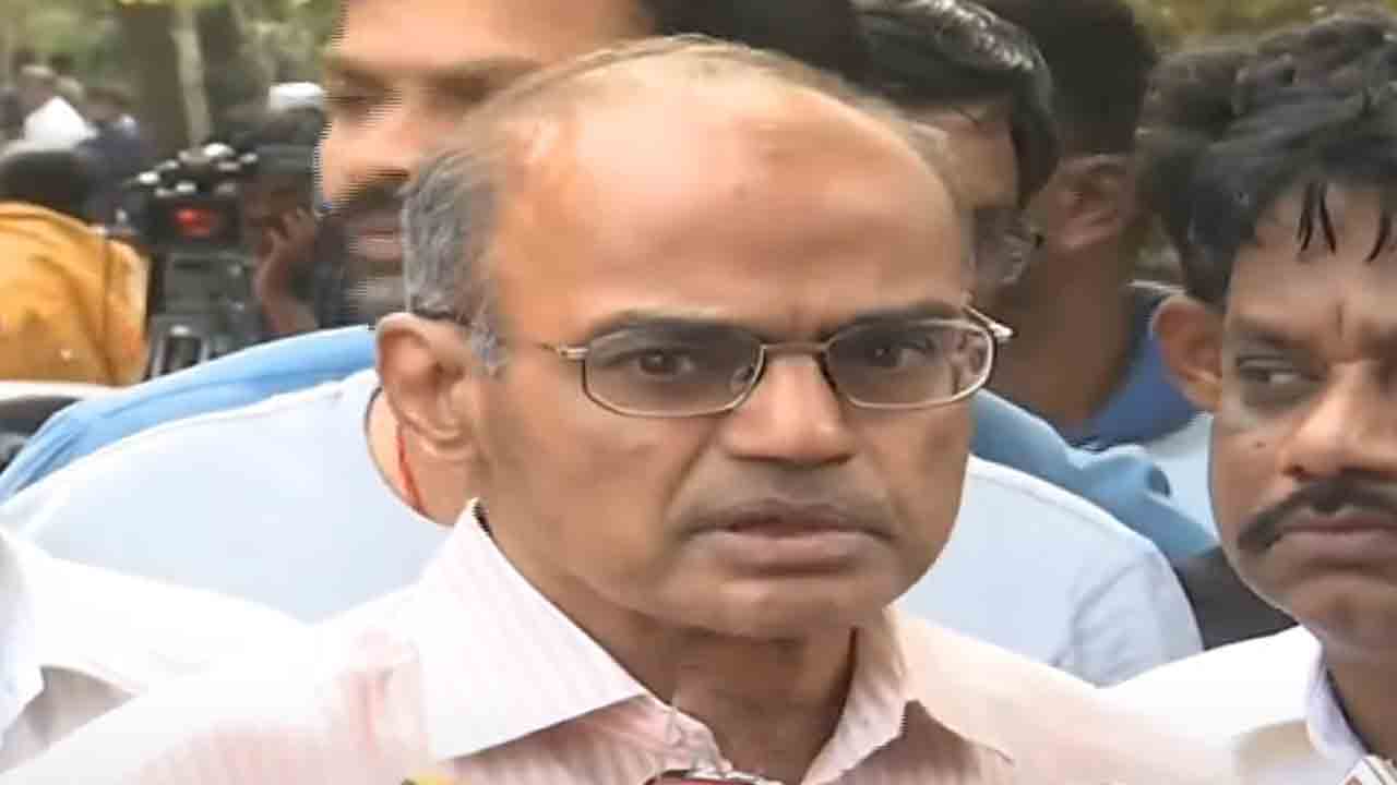 Nandamuri Tarakaratna | తారకరత్న కోలుకుంటున్నారు : నందమూరి రామకృష్ణ