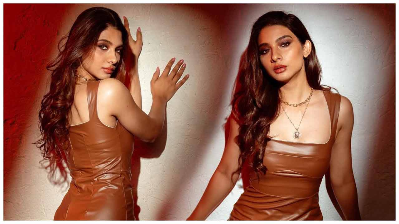 Natasha Bharadwaj | టైట్‌ఫిట్ డ్రెస్‌లో నటాషా భరద్వాజ్ అందచందాలు..