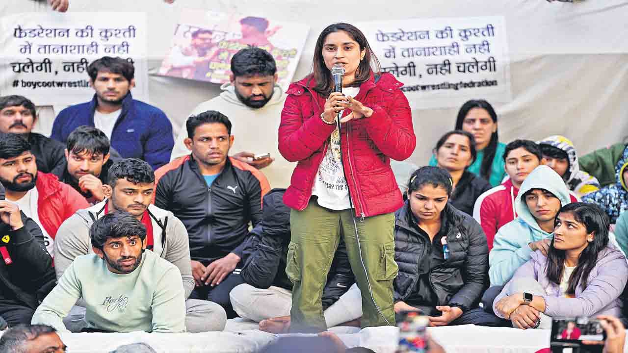 మా ప్రాణాలకు ముప్పు