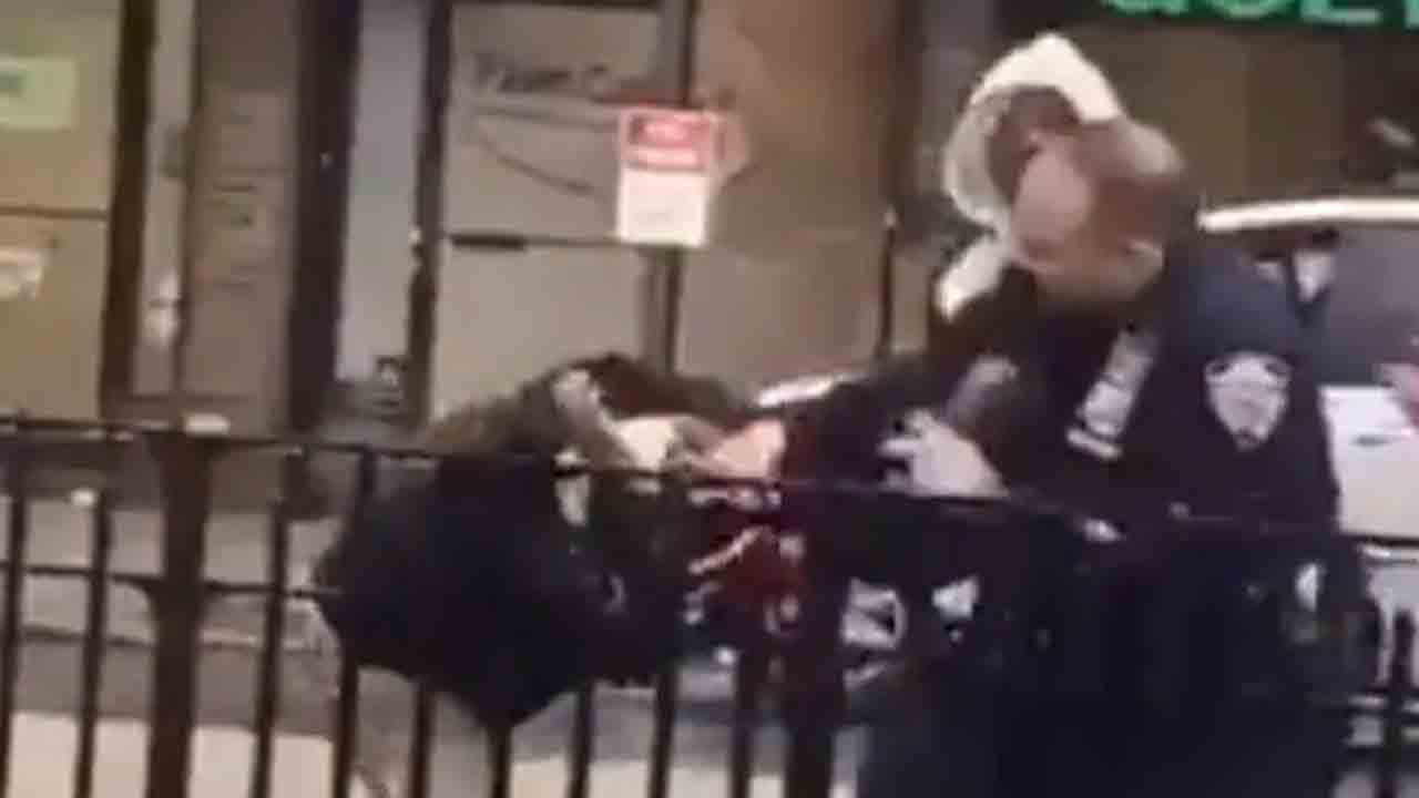 విద్యార్థిని జుట్టుపట్టుకుని దారుణంగా కొట్టిన పోలీస్‌.. సస్పెండ్‌ చేసిన అధికారులు