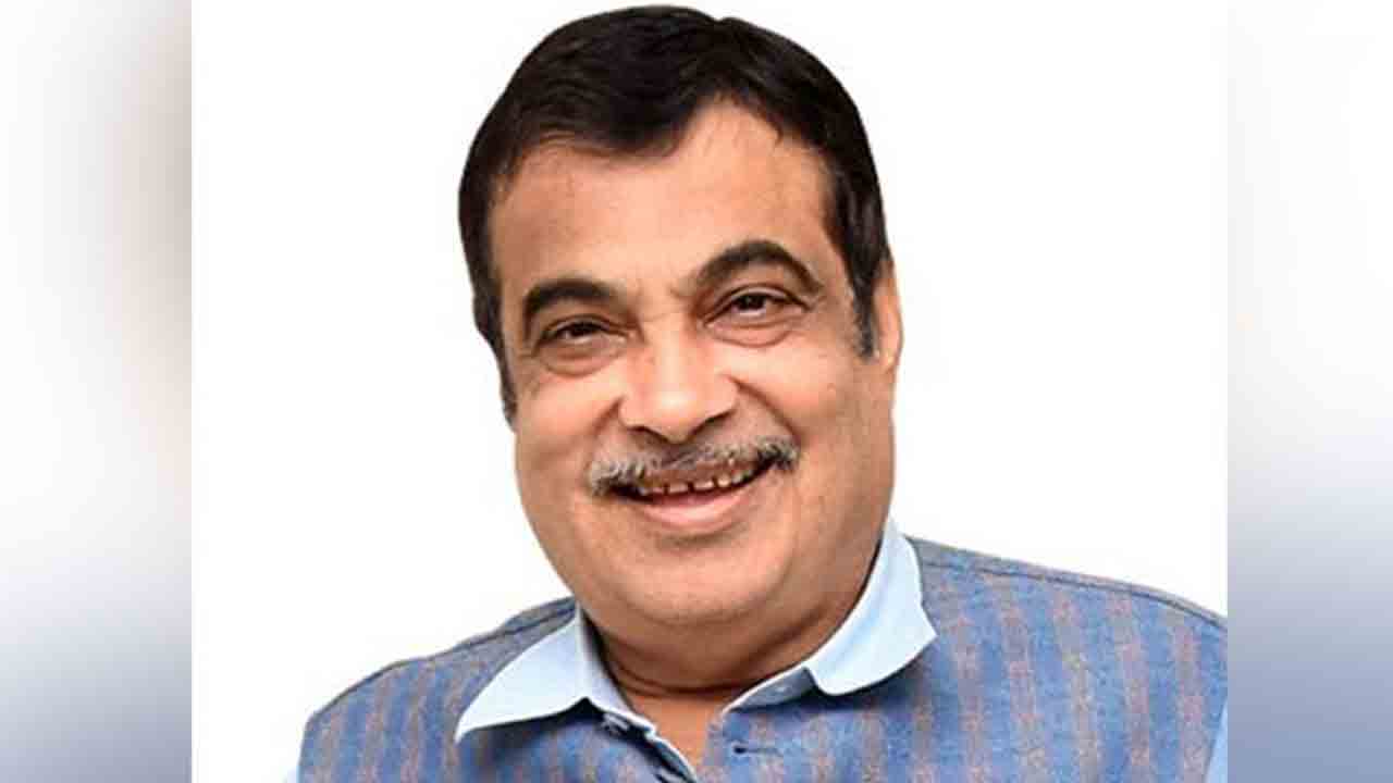 ఆ ఐఏఎస్‌ను బదిలీ చేయండి