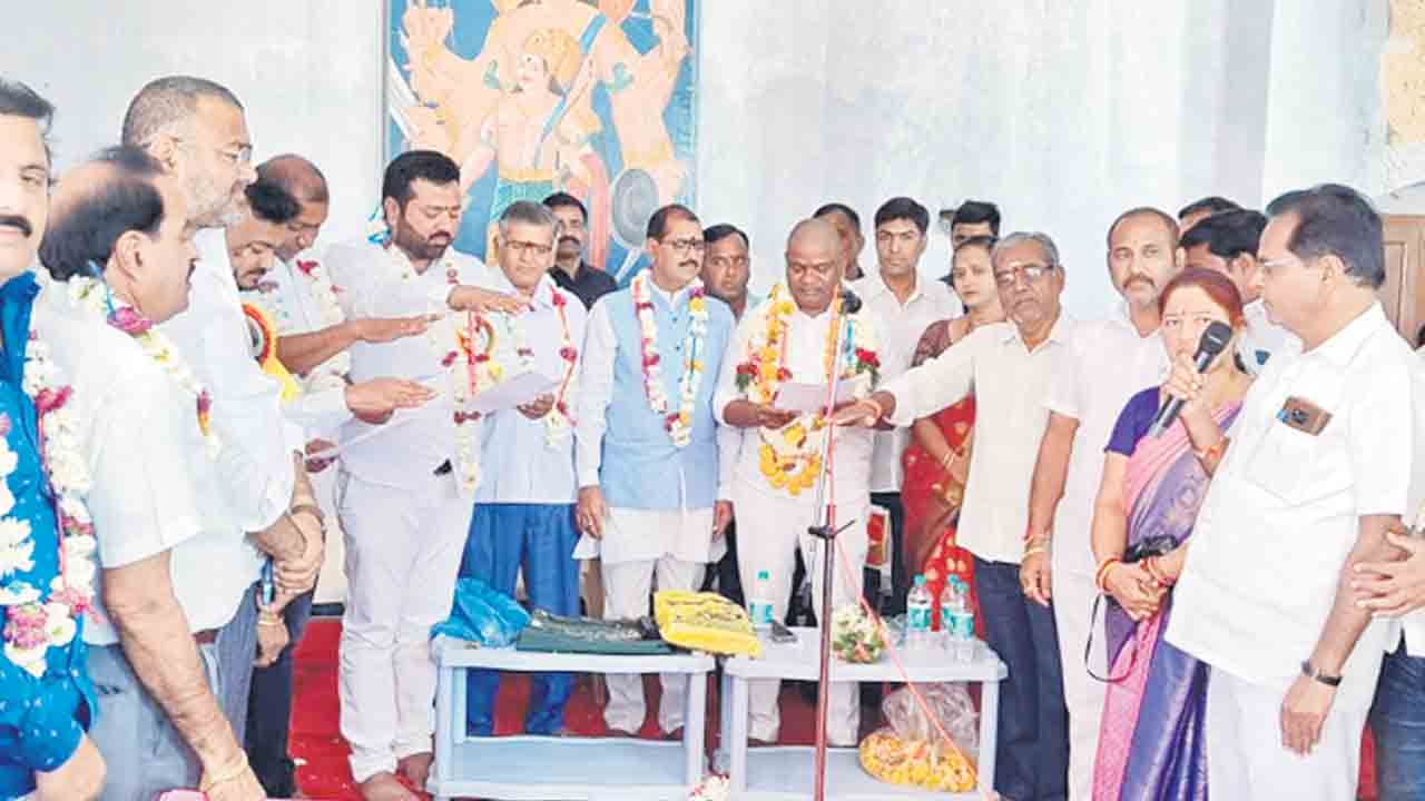 క్షత్రియ సంఘం కార్యవర్గ ప్రమాణ స్వీకారం