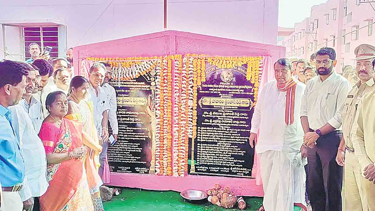 ‘డబుల్‌ ఇండ్ల’ పథకం దేశానికే ఆదర్శం