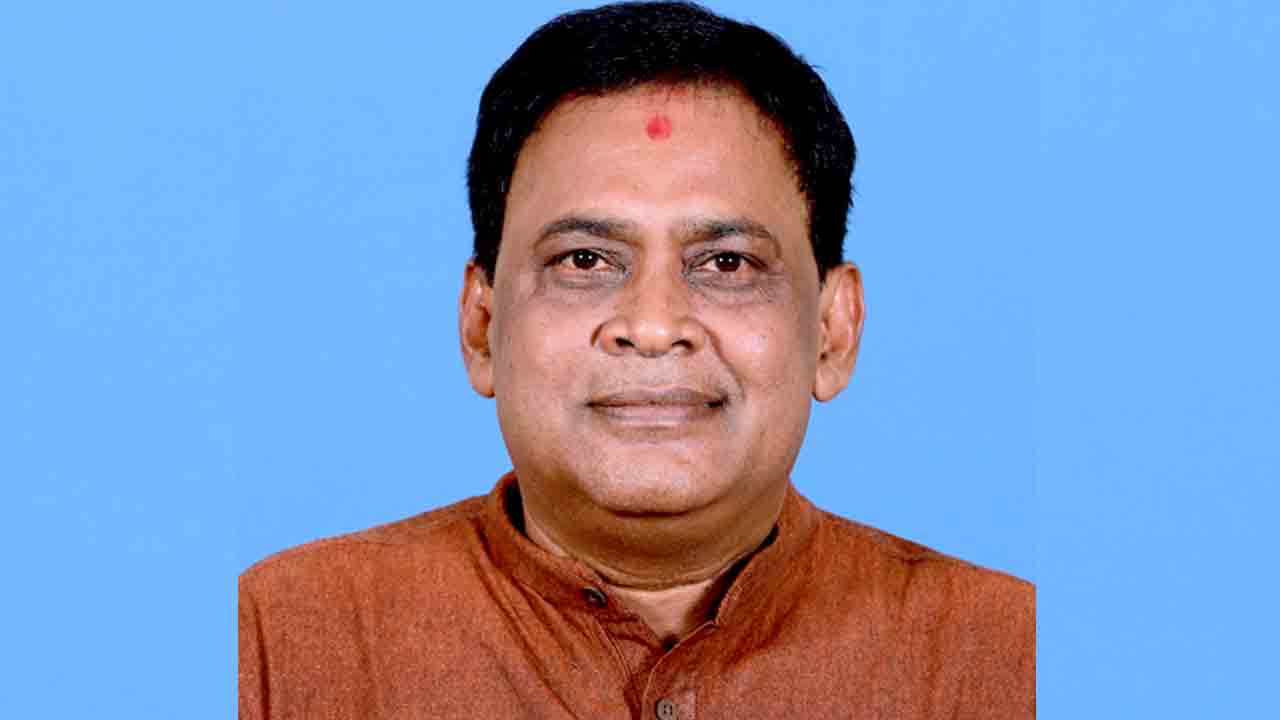 కాల్పులు జరిపింది పోలీసే.. మంత్రి పరిస్థితి మరింత విషమం.. మెరుగైన చికిత్స కోసం భువనేశ్వర్‌కు