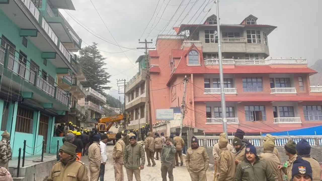 Joshimath demolitions | జోషీమఠ్‌లో కూల్చివేతలు ప్రారంభం.. హోటల్‌ మలారిని కూల్చుతున్న అధికారులు