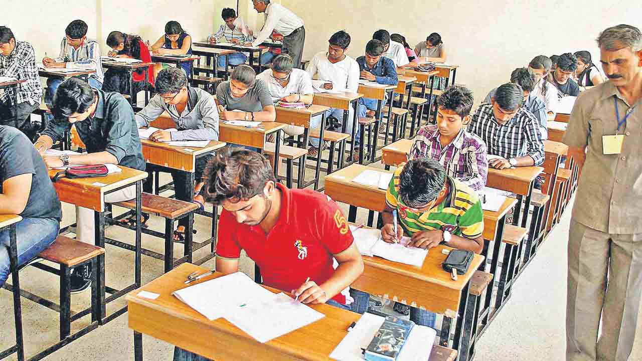 గ్రూప్-4 దరఖాస్తులు 5లక్షలు.. నెలాఖరుతో ముగియనున్న గడువు