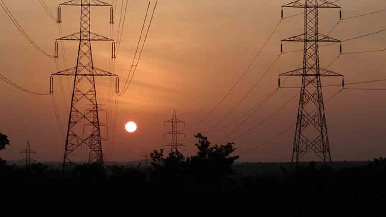 పాక్‌లో పవర్‌ కట్‌.. ప్రధాన నగరాల్లో అలుముకున్న చీకట్లు..!