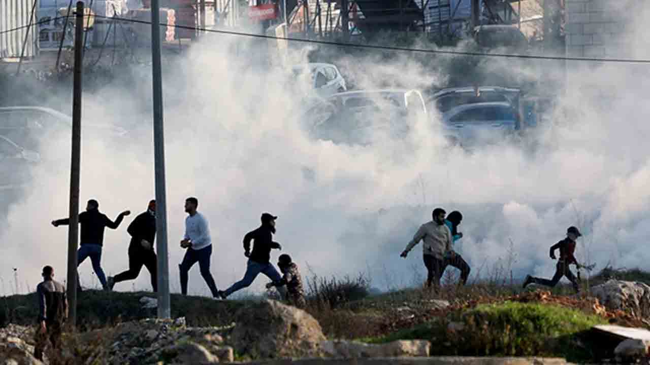 ఇజ్రాయెల్‌ దాడిలో 10 మంది పాలస్తీనియన్లు మృతి