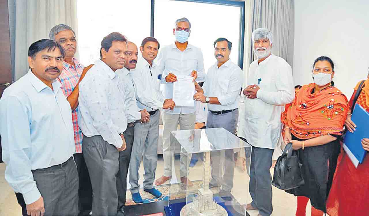 పాత పింఛన్‌ విధానాన్ని పునరుద్ధరించాలి