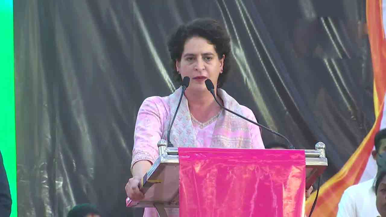 కర్ణాటకలో అవినీతి రాజ్యమేలుతోంది.. బీజేపీ సర్కారుపై ప్రియాంకాగాంధీ ఫైర్‌