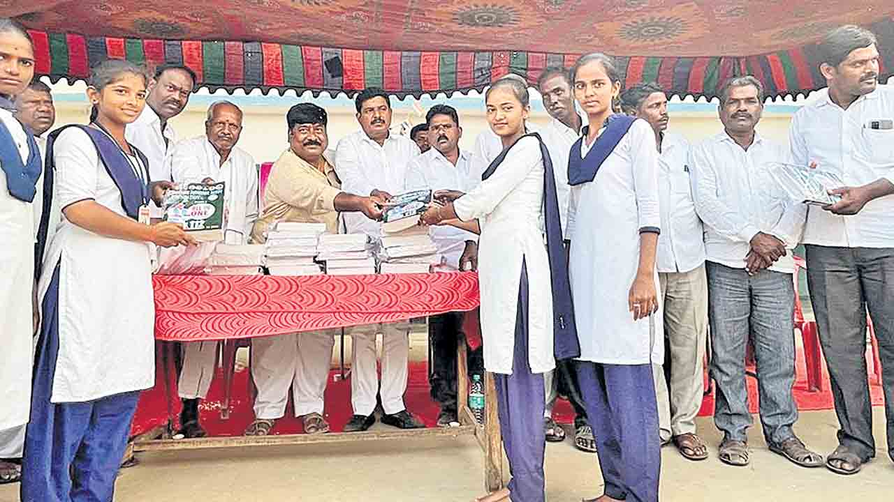 వందశాతం ఉత్తీర్ణత సాధించాలి