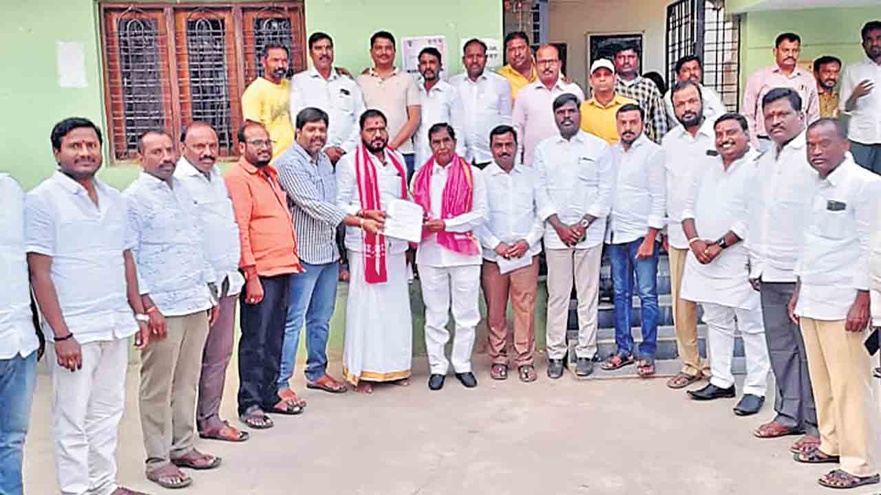 అభివృద్ధికి రాజకీయాలకతీతంగా సహకరించాలి