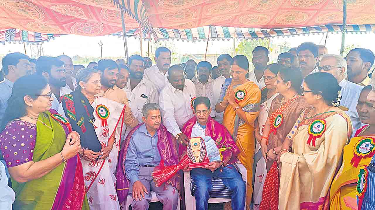 విద్యాభివృద్ధికి చేయూతనివ్వాలి