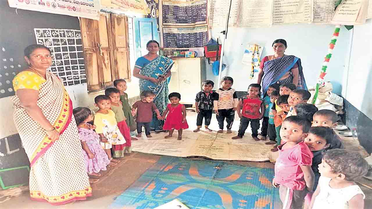 మెనూ ప్రకారం భోజనం..