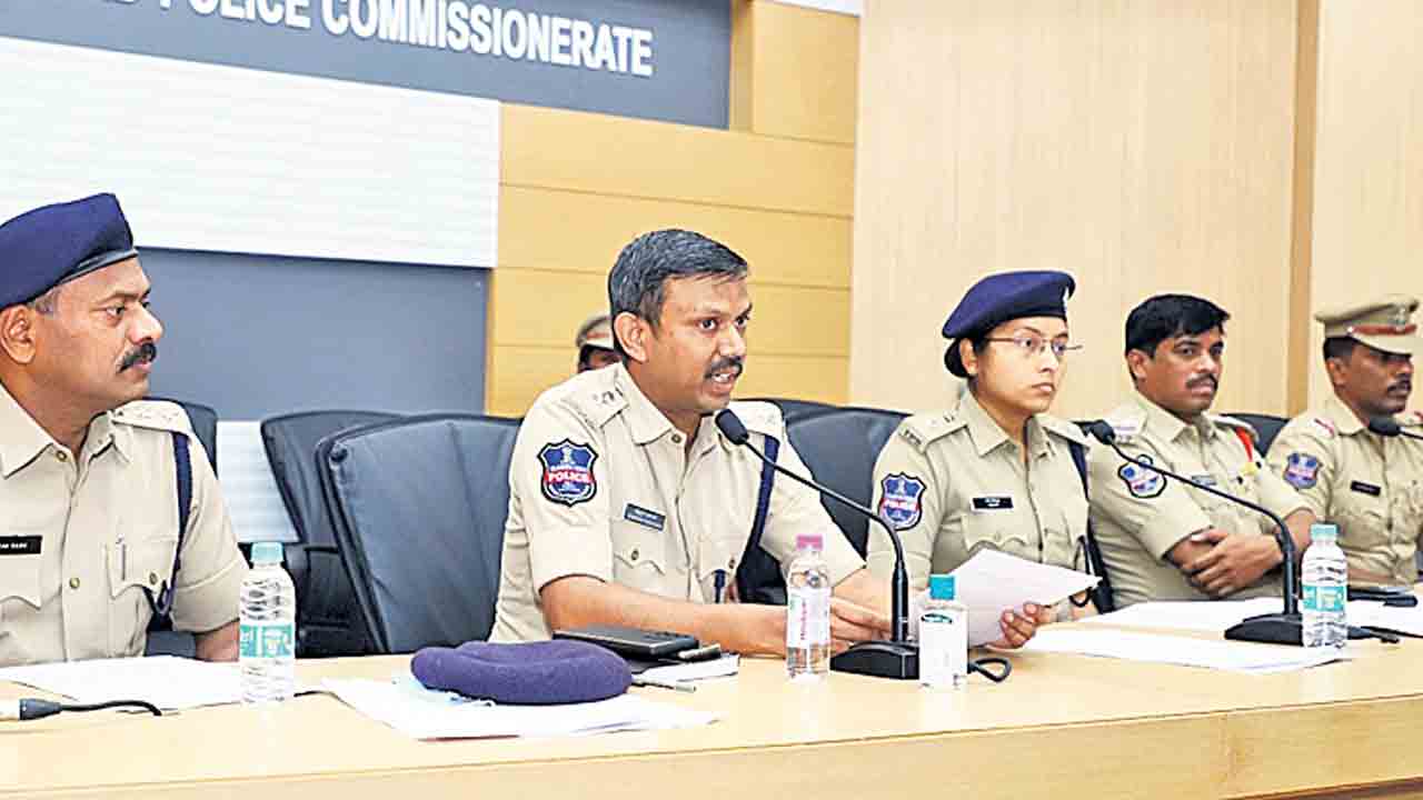 కోట్లు కొట్టేస్తే.. పట్టి తెచ్చారు