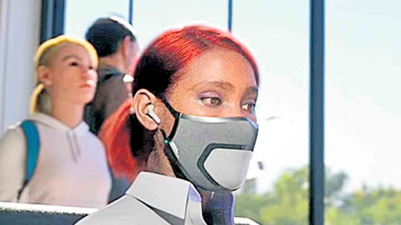 పక్కనోళ్లకు వినపడకుండా మాట్లాడొచ్చు