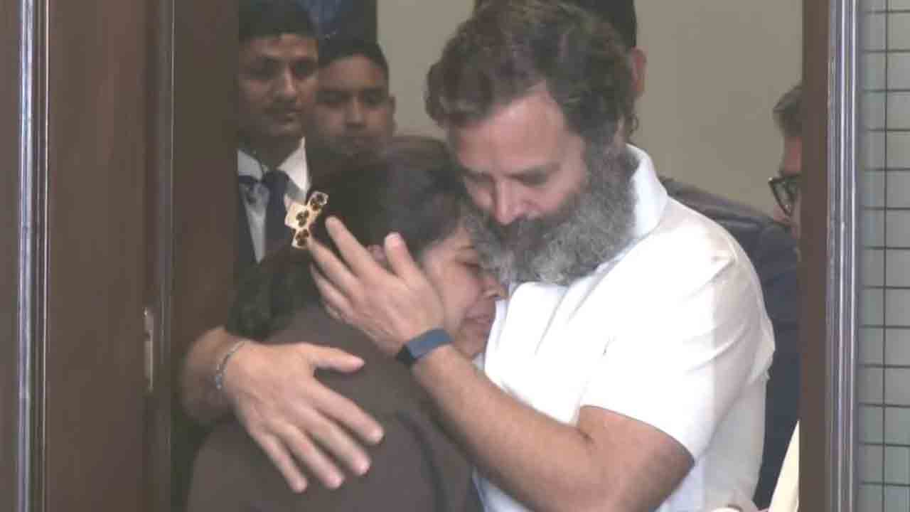 శరద్‌ యాదవ్‌కు నివాళులర్పించిన రాహుల్‌ గాంధీ