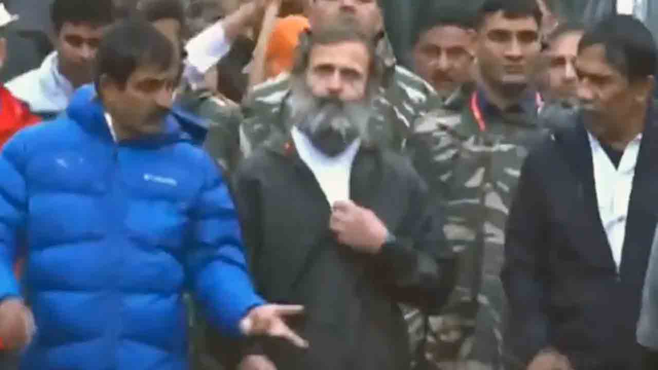 Bharat Jodo Yatra | మొదటిసారి జాకెట్‌ ధరించిన రాహుల్‌ గాంధీ..!