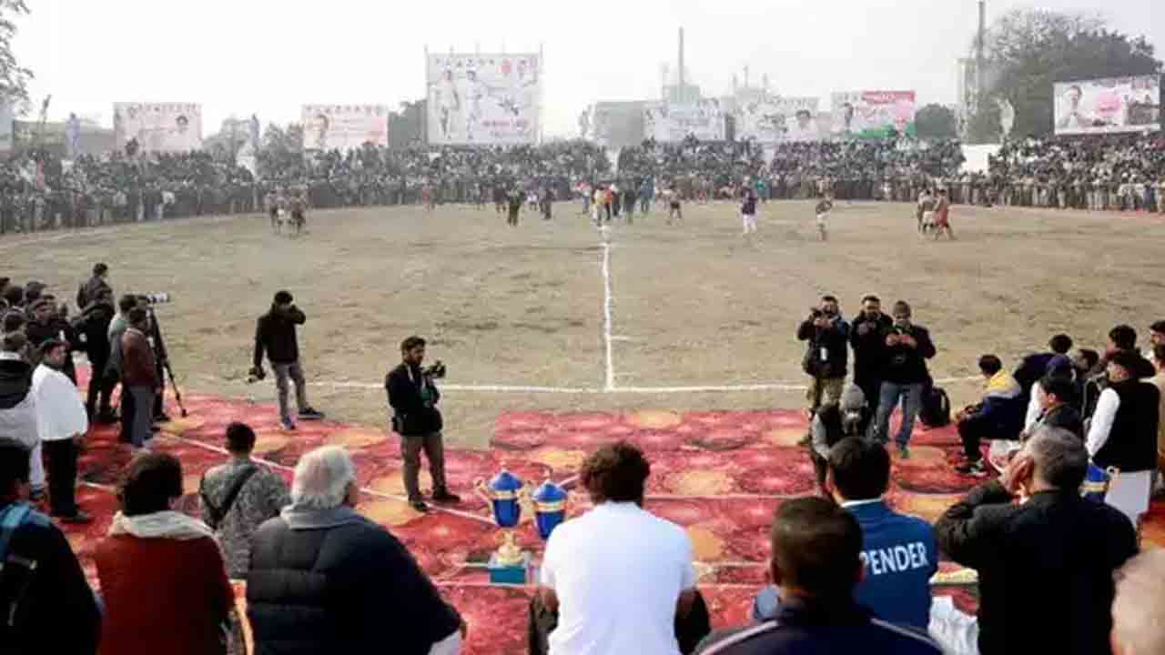 Bharat Jodo Yatra | కర్ణాల్‌లో కబడ్డీ మ్యాచ్‌ చూసిన రాహుల్‌ గాంధీ