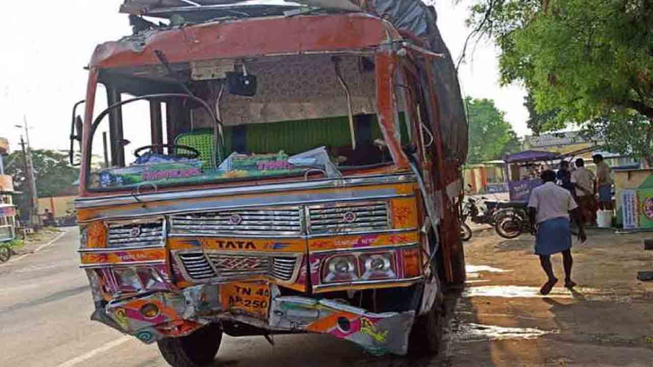 అత్తాపూర్‌లో లారీ బీభత్సం.. ఒకరి మృతి