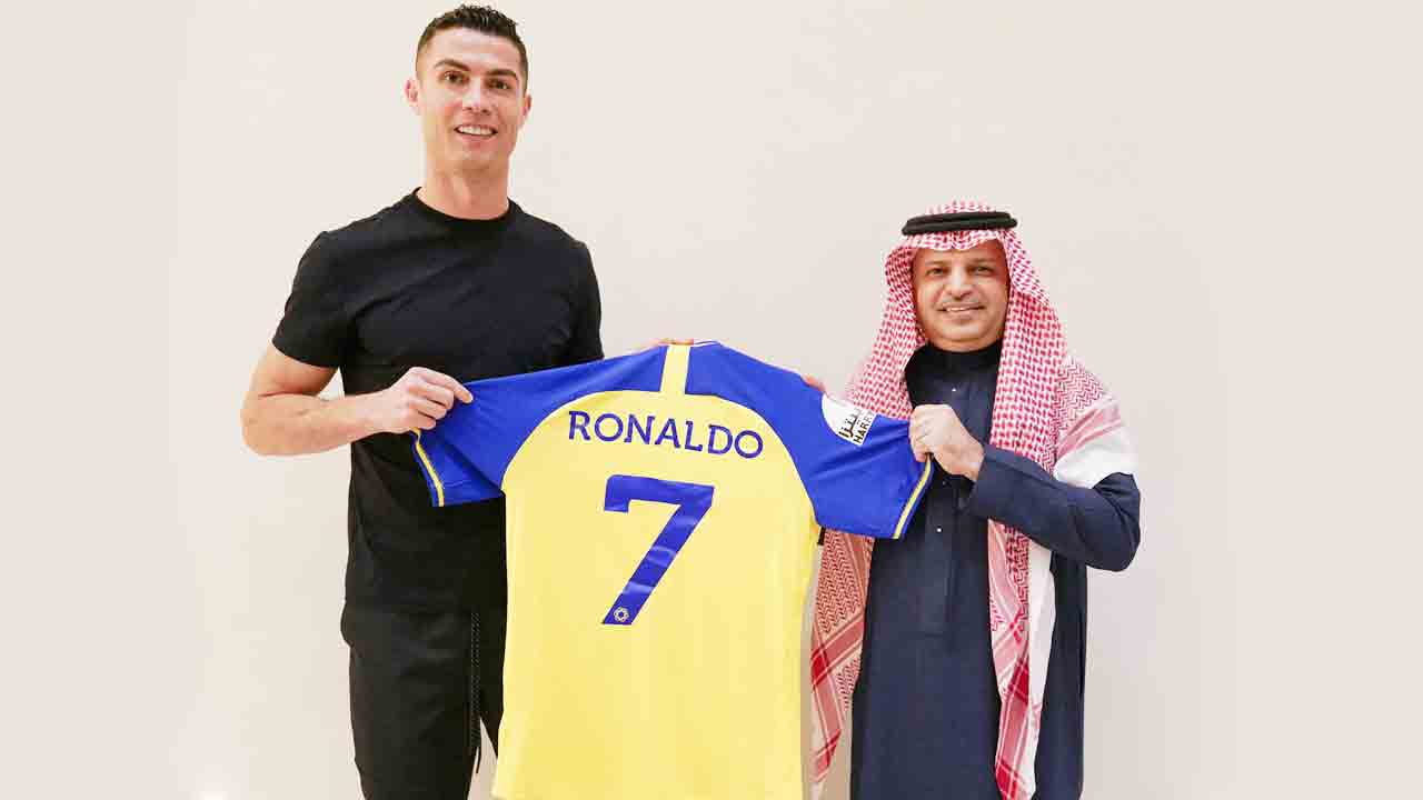రొనాల్డోకు 4400 కోట్లు.. అల్‌ నసర్‌ క్లబ్‌తో ఒప్పందం