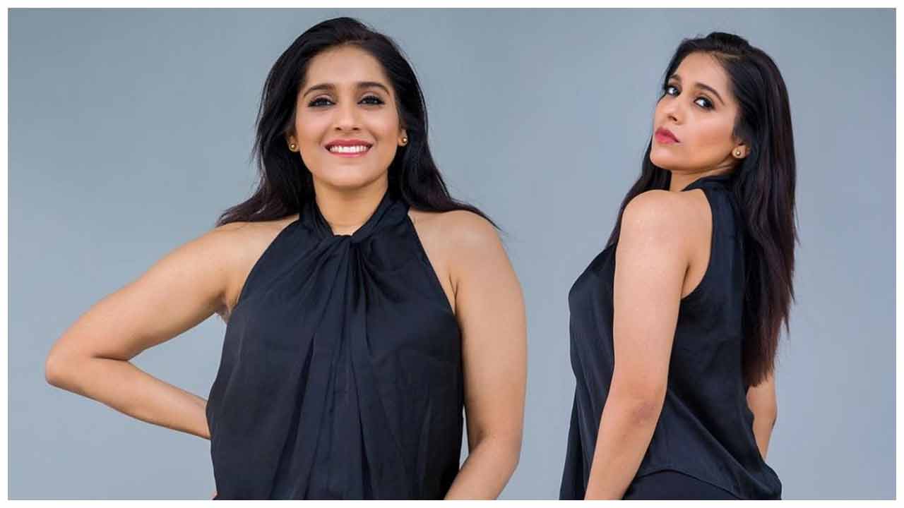 Rashmi Gautam | చిరునవ్వుతో అలరిస్తున్న రష్మి గౌతమ్..