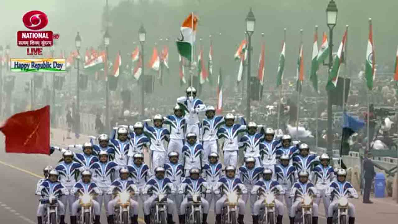 రిపబ్లిక్‌ డే వేడుకల్లో ఆకట్టుకున్న సైనికుల విన్యాసాలు