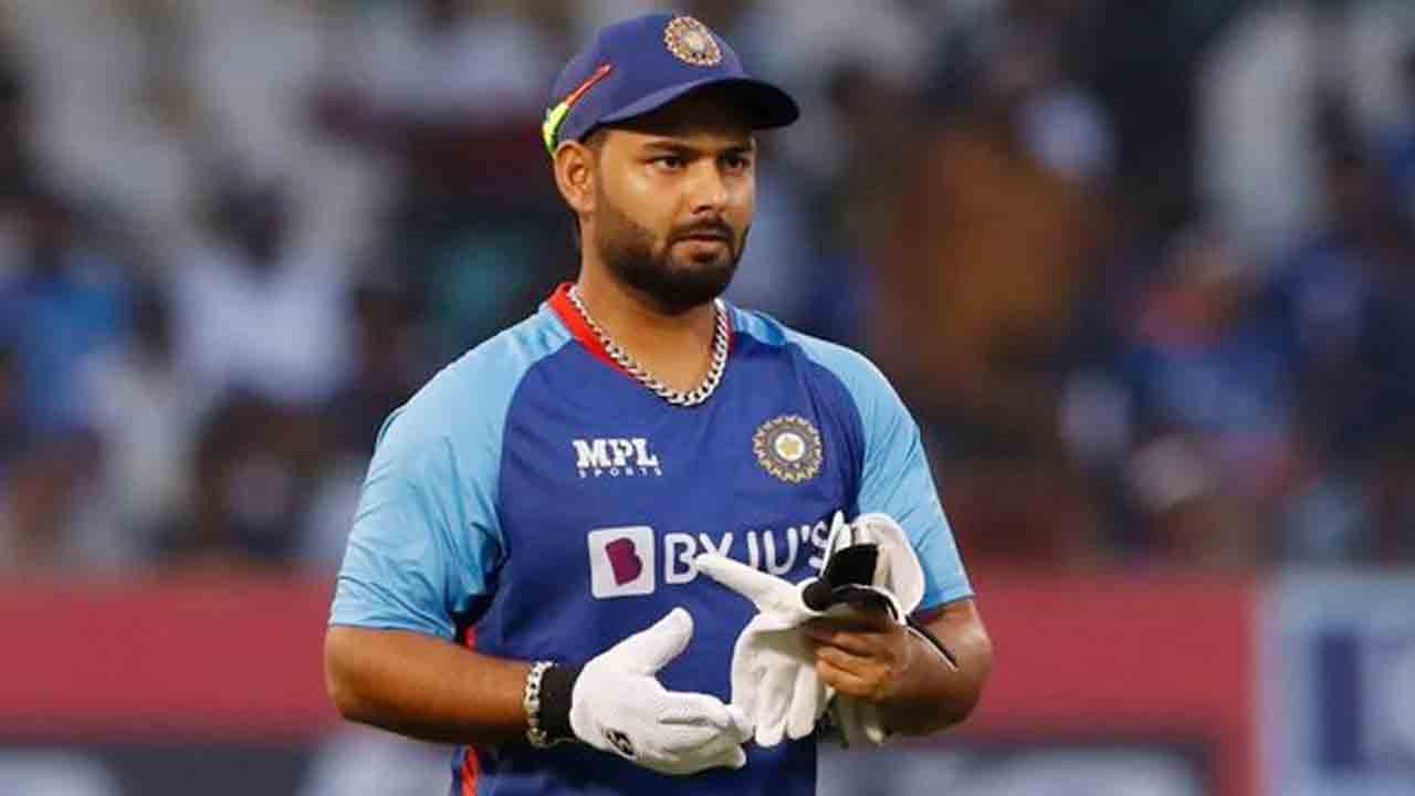 రిషబ్‌ పంత్‌ హెల్త్‌ అప్‌డేట్‌.. కుడి మోకాలికి శస్త్రచికిత్స విజయవంతం