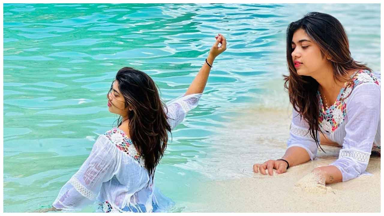 Rithu Chowdary | థాయ్‌లాండ్ బీచ్‌లో ఎంజాయ్ చేస్తున్న రీతూ చౌదరి..