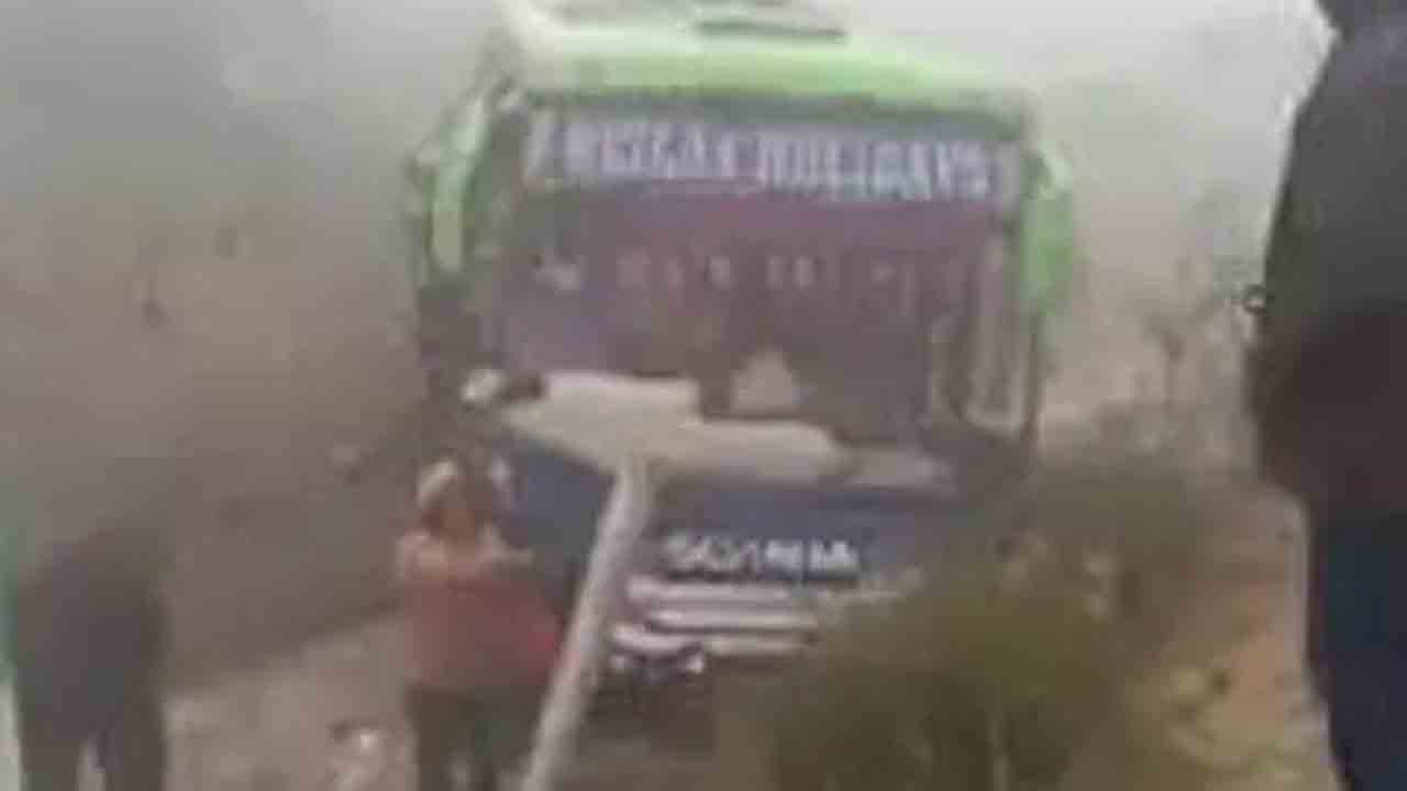 పొగమంచు | వేర్వేరు ప్రమాదాల్లో ఏడుగురు మృతి.. 28 మందికిపైగా గాయాలు..!