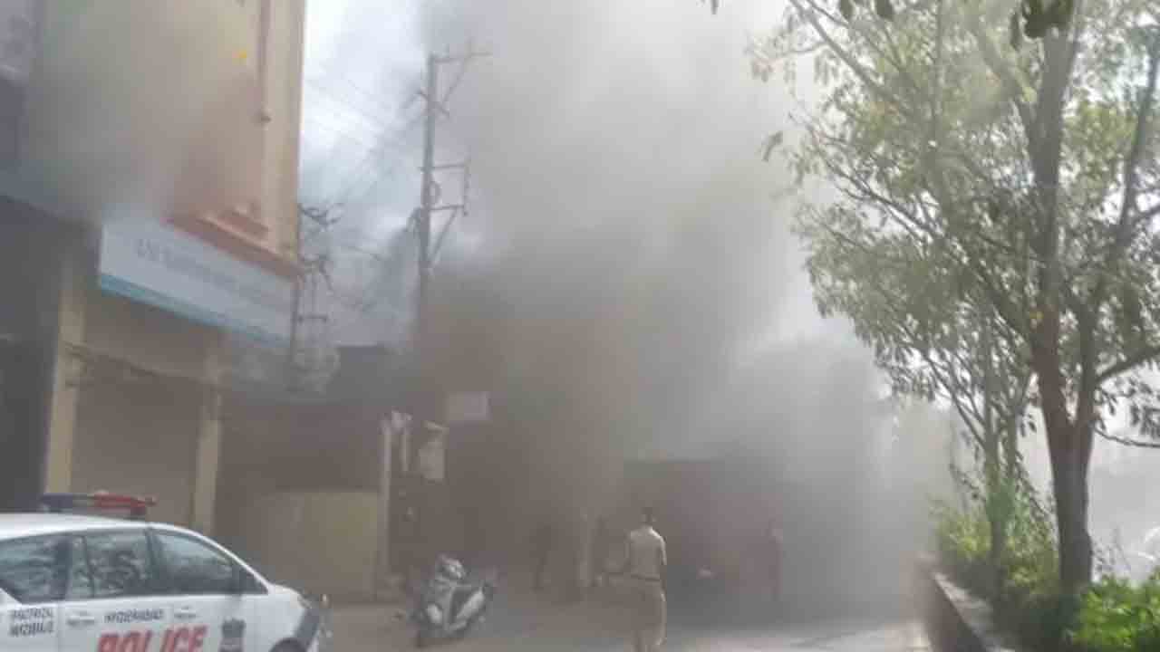 సికింద్రాబాద్‌లో భారీ అగ్నిప్రమాదం.. షాపింగ్‌ మాల్‌లో ఎగసిపడుతున్న మంటలు