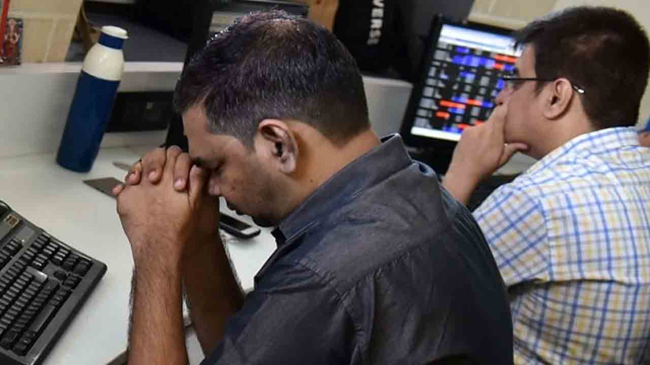 Stocks | అదానీపై హిడెన్‌బ‌ర్గ్ రిపోర్ట్‌ దెబ్బ‌.. సెన్సెక్స్ 874 పాయింట్లు ప‌త‌నం.. బ్యాంక్ ఇండెక్స్‌పై అమ్మ‌కాల ఒత్తిడి