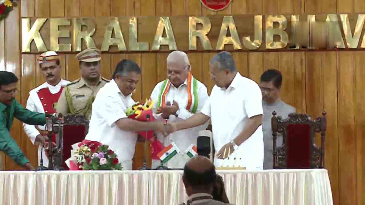 మళ్లీ కేరళ క్యాబినెట్లోకి సాజి చెరియన్‌.. మంత్రిగా ప్రమాణస్వీకారం