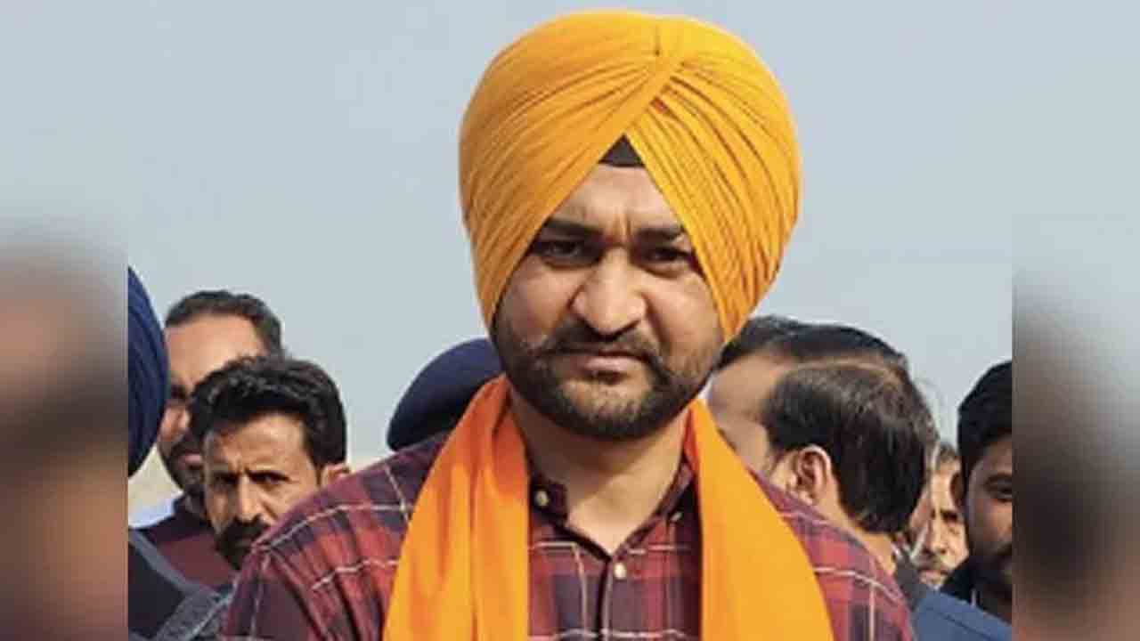 క్రీడా మంత్రి లైంగిక వేధింపులు.. దేశం వీడితే రూ.కోటి ఇస్తామంటూ అథ్లెటిక్స్ కోచ్‌కు కాల్స్‌