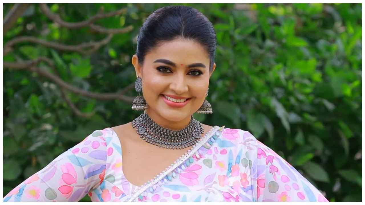 Sneha | చిరునవ్వుతో చంపేస్తున్న స్నేహ‌..