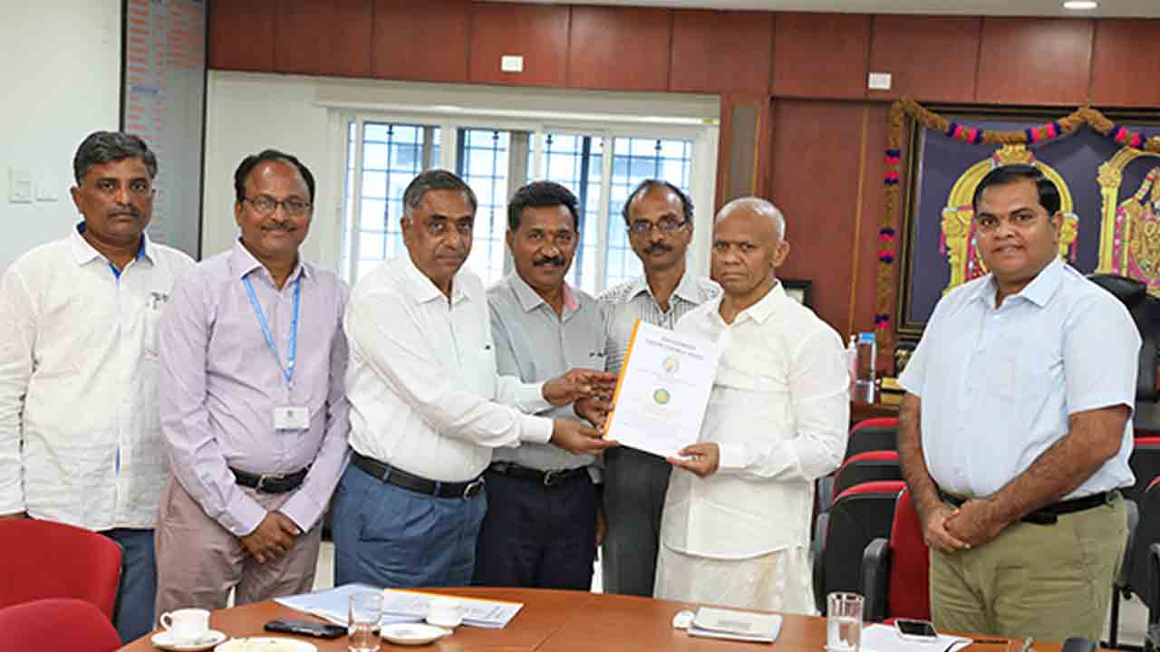 టీటీడీలో విద్యుత్‌ ఆదాకు పటిష్ట చర్యలు : ఈవో