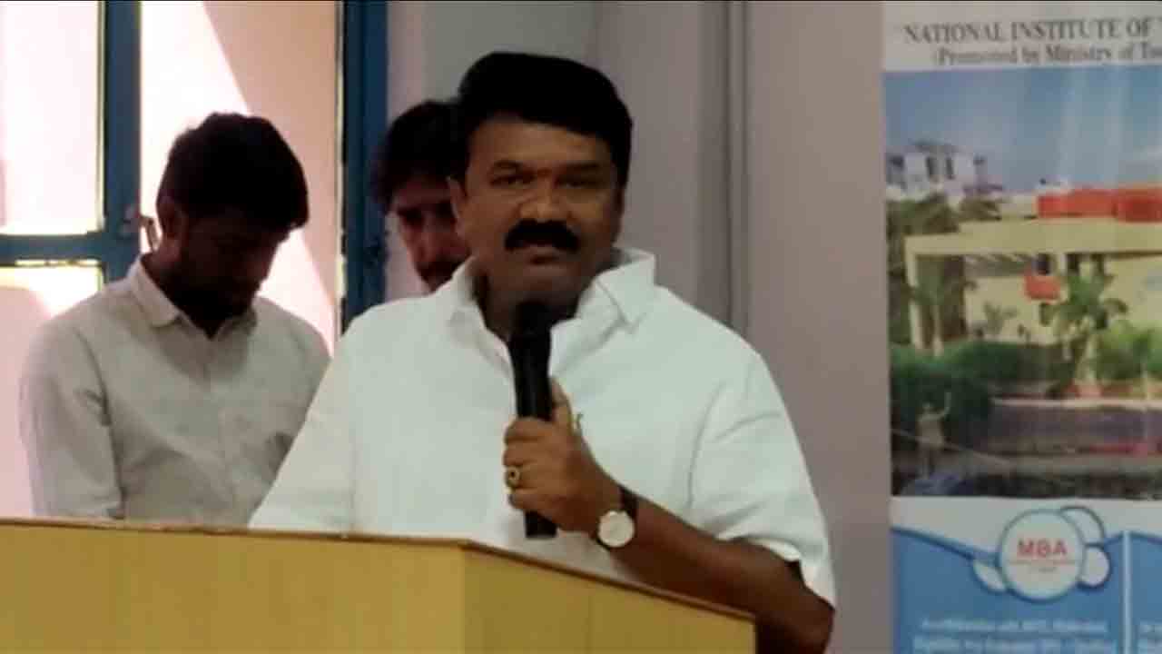 మహిళలు ఆర్థికంగా స్వయం సమృద్ధి సాధించాలి: మంత్రి తలసాని