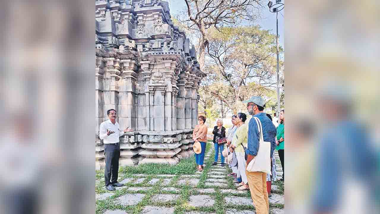 సోమేశ్వరాలయ శిల్పకళ అద్భుతం