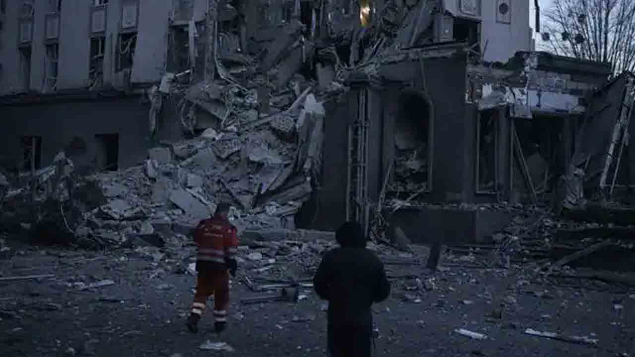 Ukraine | కీవ్‌పై బాంబుల వర్షం కురిపించిన రష్యా.. 