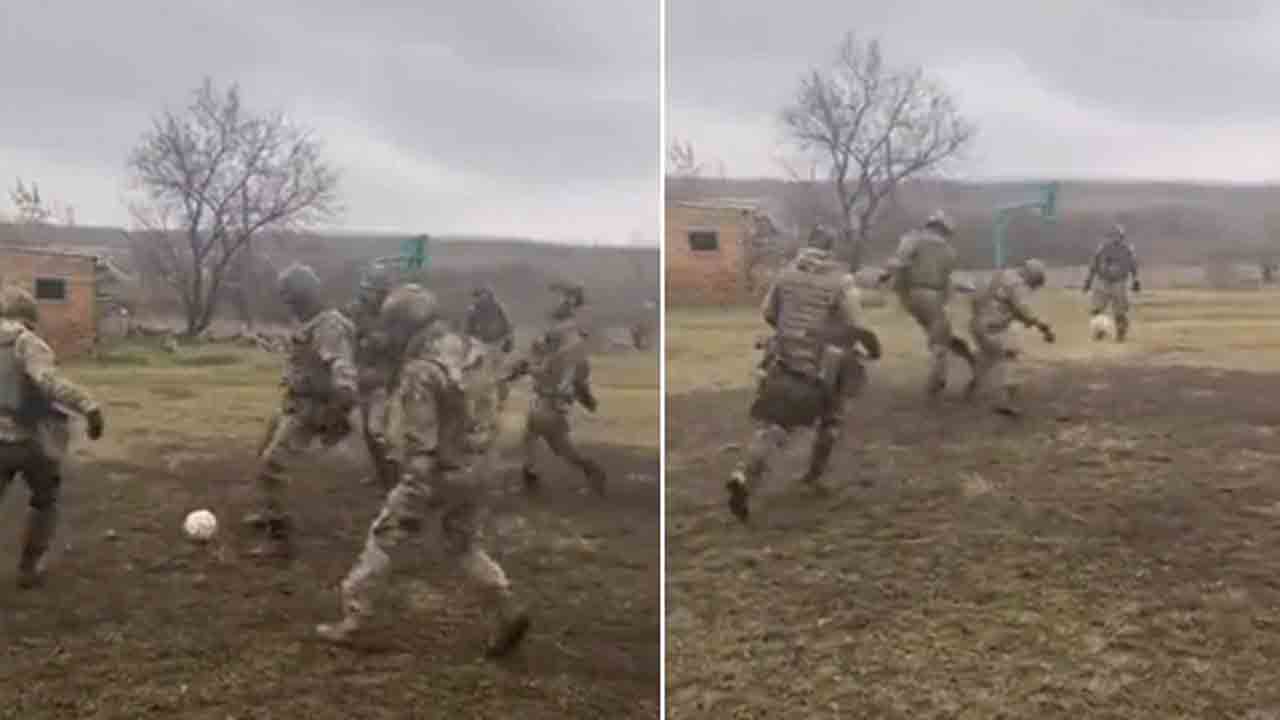 Ukrainian Soldiers | సరదాగా ఫుట్‌బాల్‌ ఆడిన ఉక్రెయిన్‌ సైనికులు.. వీడియో వైరల్‌..!