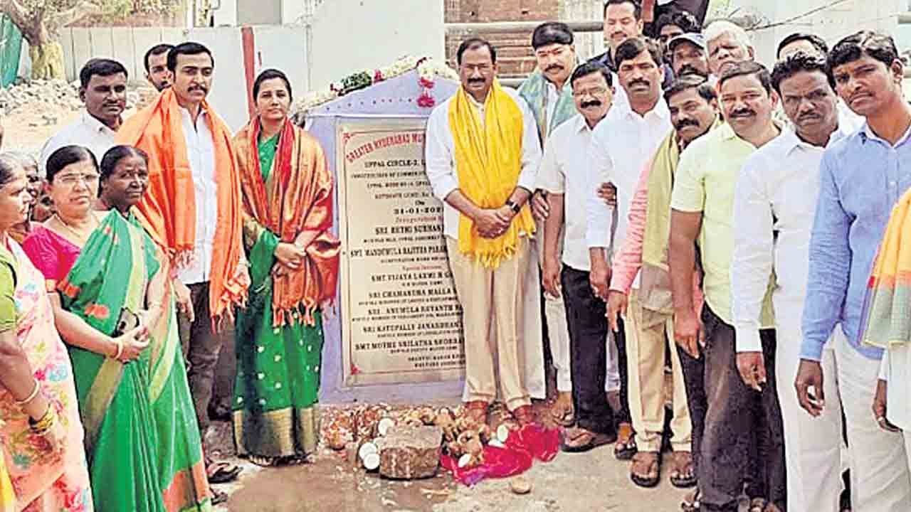 రోడ్లు, కమ్యూనిటీహాళ్ల నిర్మాణానికి నిధులు..