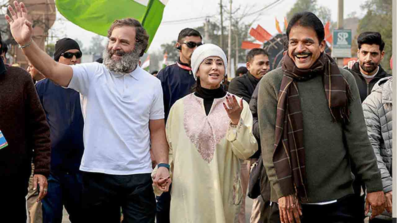 Urmila Matondkar | రాహుల్‌గాంధీ భారత్‌ జోడో యాత్రలో అలనాటి అందాల నటి