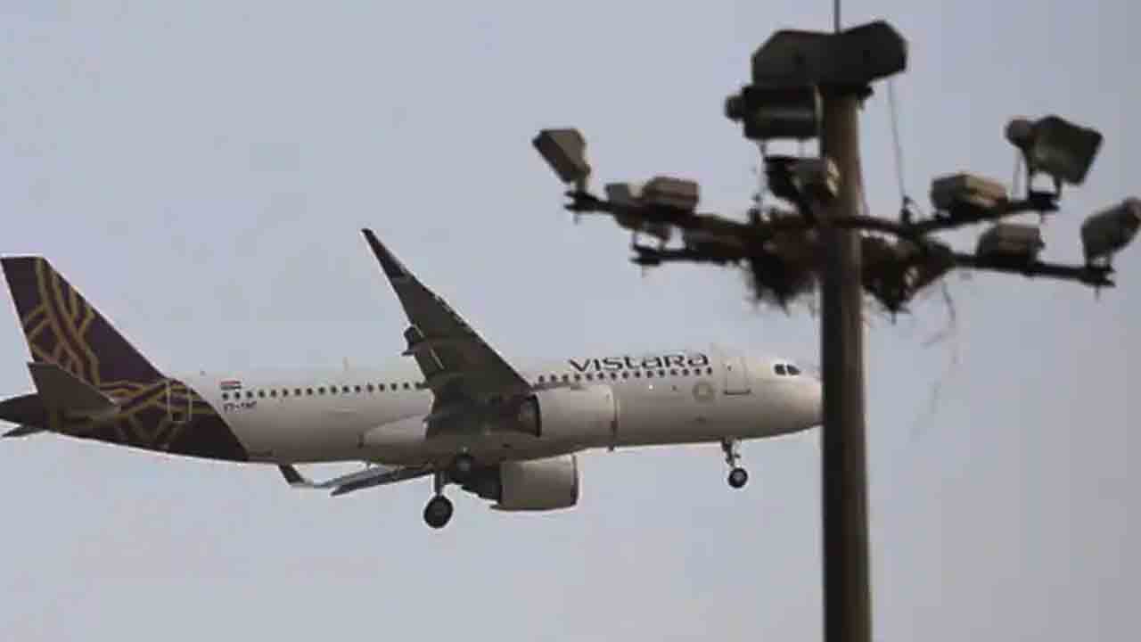 Vistara | విస్తారా విమానంలో హైడ్రాలిక్ ఫెయిల్‌.. ఢిల్లీ-భువ‌నేశ్వ‌ర్ ఫ్ల‌యిట్‌ ఎమ‌ర్జెన్సీ ల్యాండింగ్‌