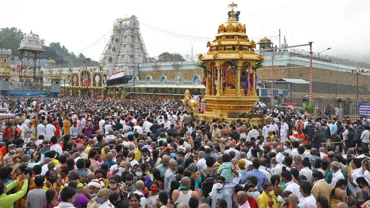 Vaikunta Ekadashi | వైభవంగా వైకుంఠ ఏకాదశి.. తిరుమల, యాదాద్రిలో భక్తుల బారులు