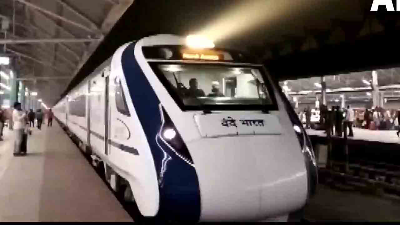 Vande Bharat Train | వందేభారత్‌ ఎక్స్‌ప్రెస్‌పై రాళ్ల దాడి..