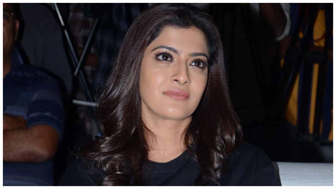 Varalaxmi Sarathkumar | తమిళ నటి వరలక్ష్మి శరత్‌కుమార్‌కు ఎన్‌ఐఏ నోటీసులు..! ఆ కేసులో విచారణకు..!